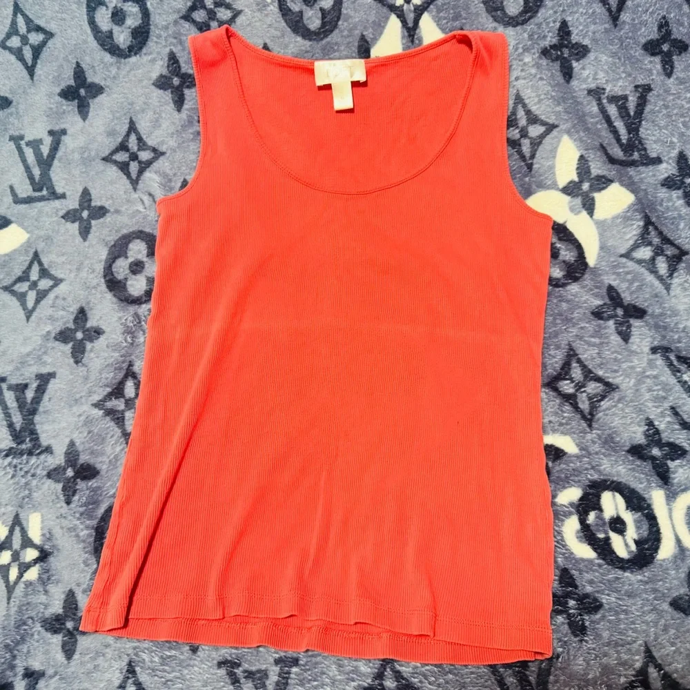 👑 MEDIUM LOFT Vibrant Red Tank Top by - Picture 4 of 10